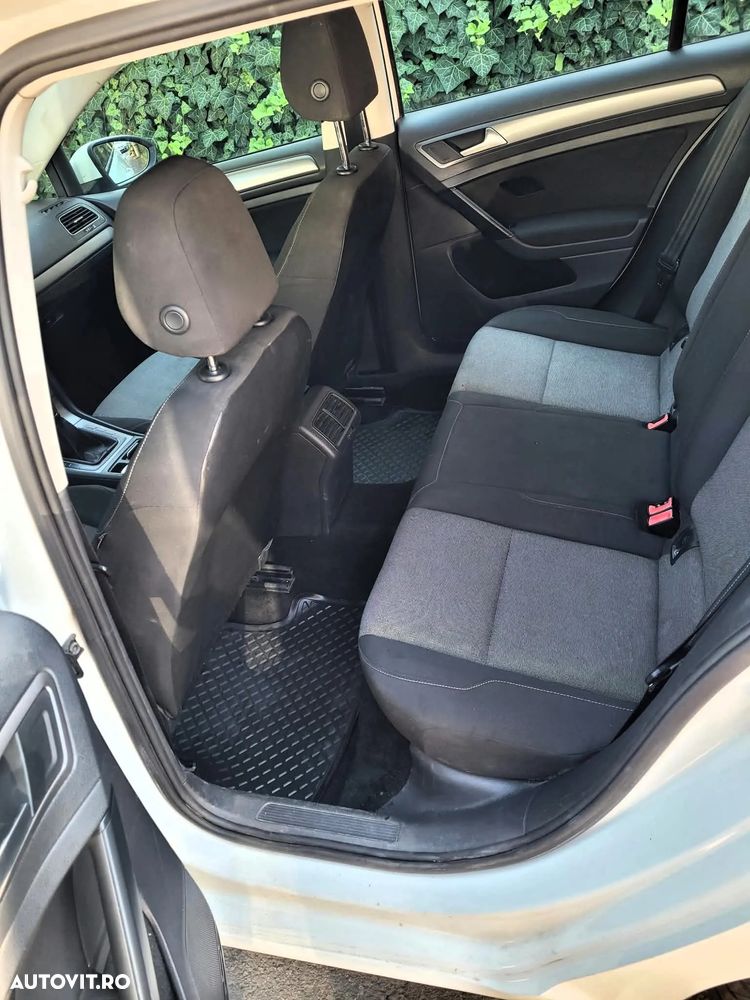 Volkswagen Golf - 10