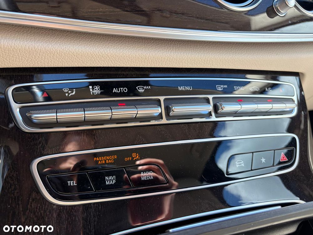 Mercedes-Benz Klasa E 220 d 4-Matic AMG - 23