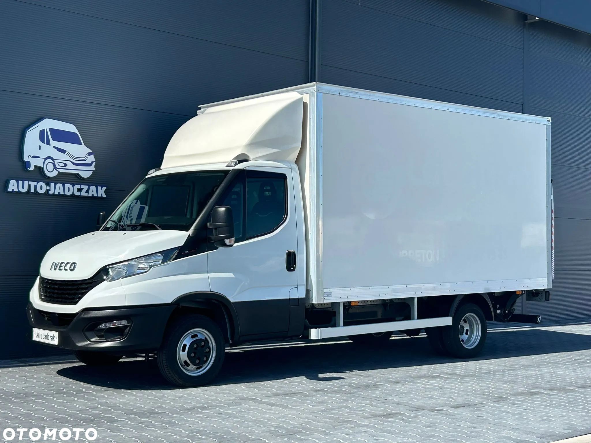 Iveco Daily 35C16 3.0 HPI Kontener 8 palet + winda 750kg + drzwi boczne **Niski przebieg**Na drążku**Wzmocniony**Climatronic**Sprowadzony**2022R** - 1