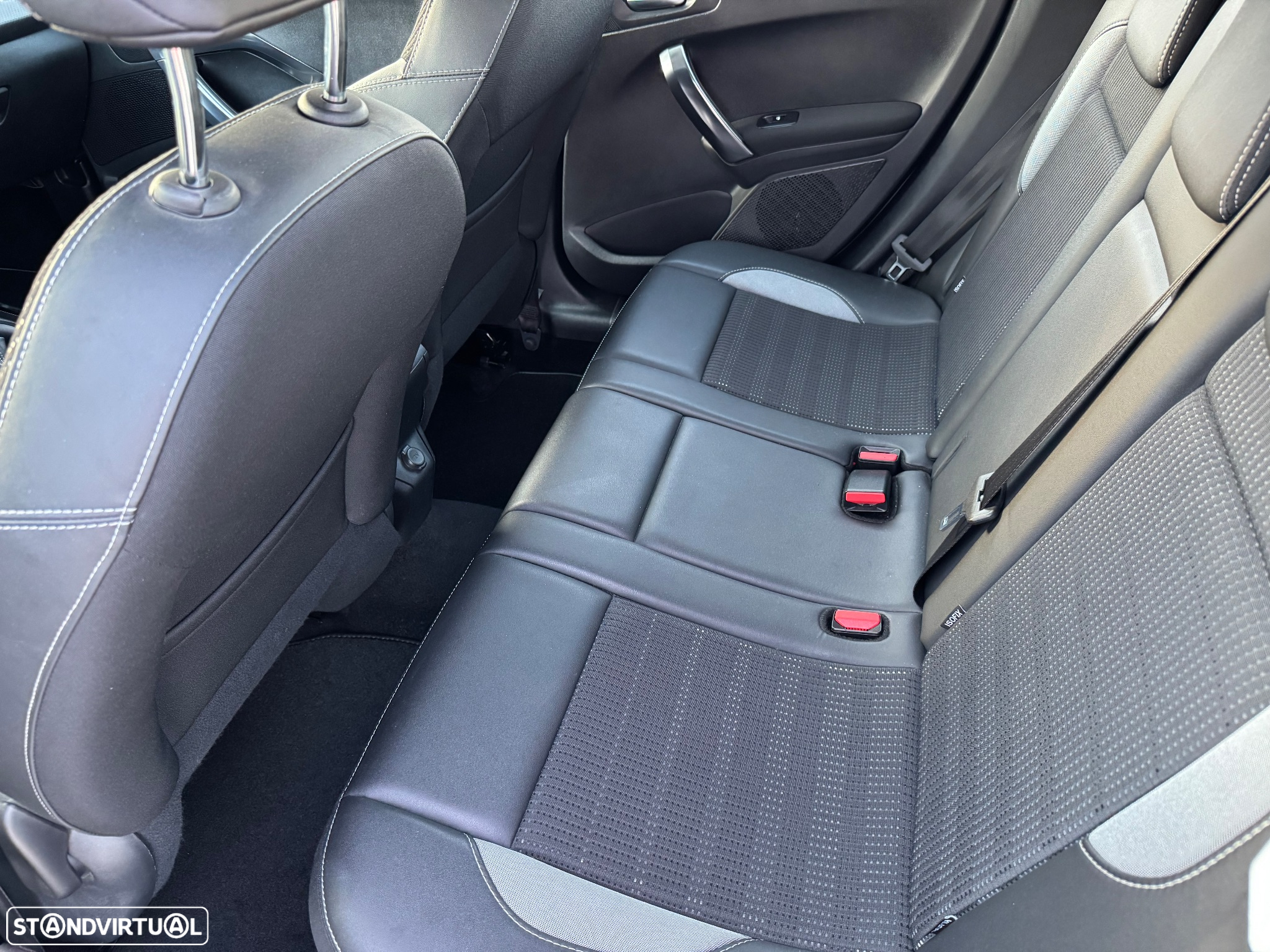 Peugeot 2008 1.2 PureTech Allure - 11
