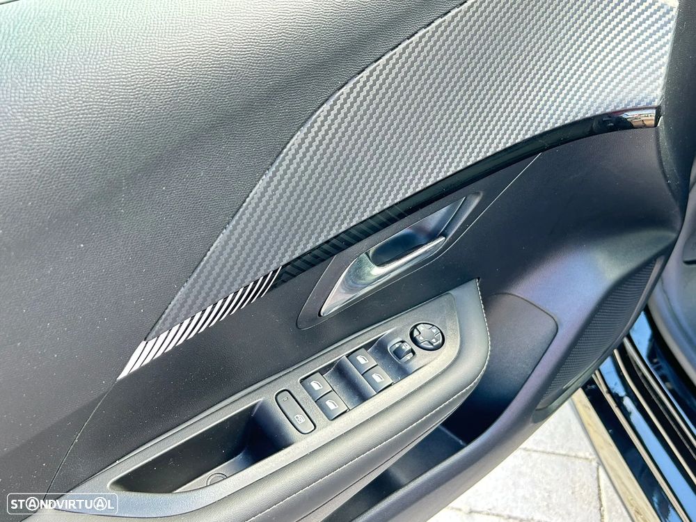 Peugeot 208 1.2 Hybrid Allure e-DCS6 - 44