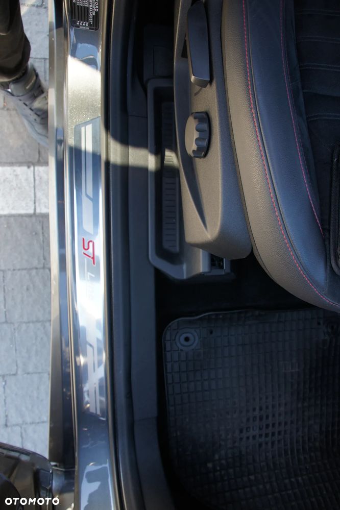 Ford Kuga 1.5 EcoBoost 4x4 ST-Line - 30