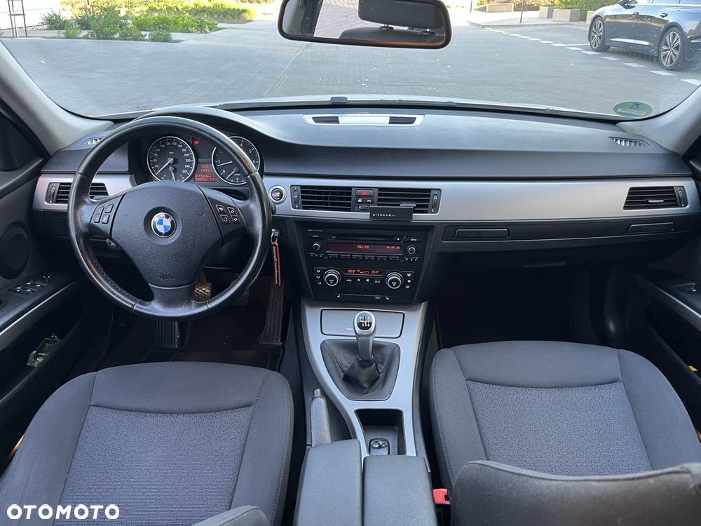 BMW Seria 3 318i - 5