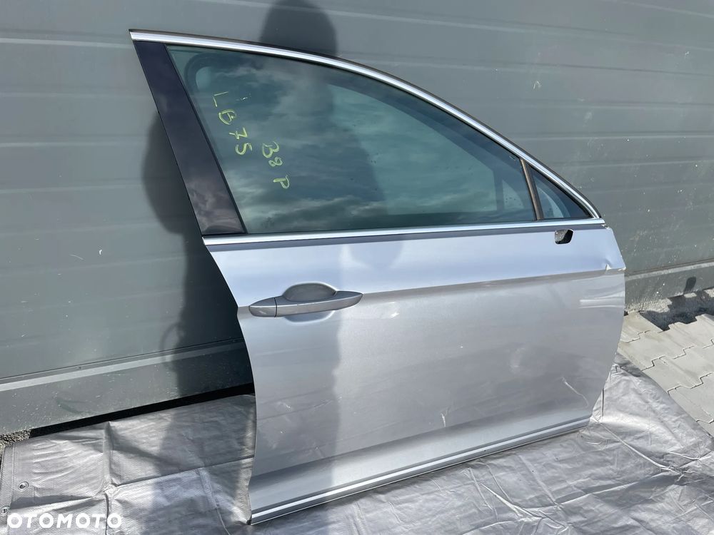 VW Passat B8 drzwi prawy przód LB7S w - 1