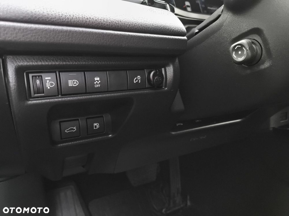 Toyota Camry - 22