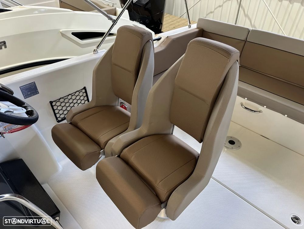 Quicksilver Activ 755 Sundeck - 19