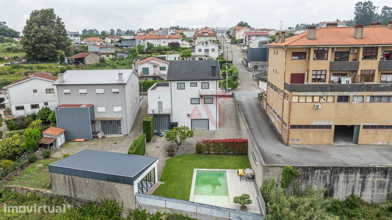 Moradia T3 em Sobrosa com Piscina e Espaço Comercial - Grande imagem: 3/40