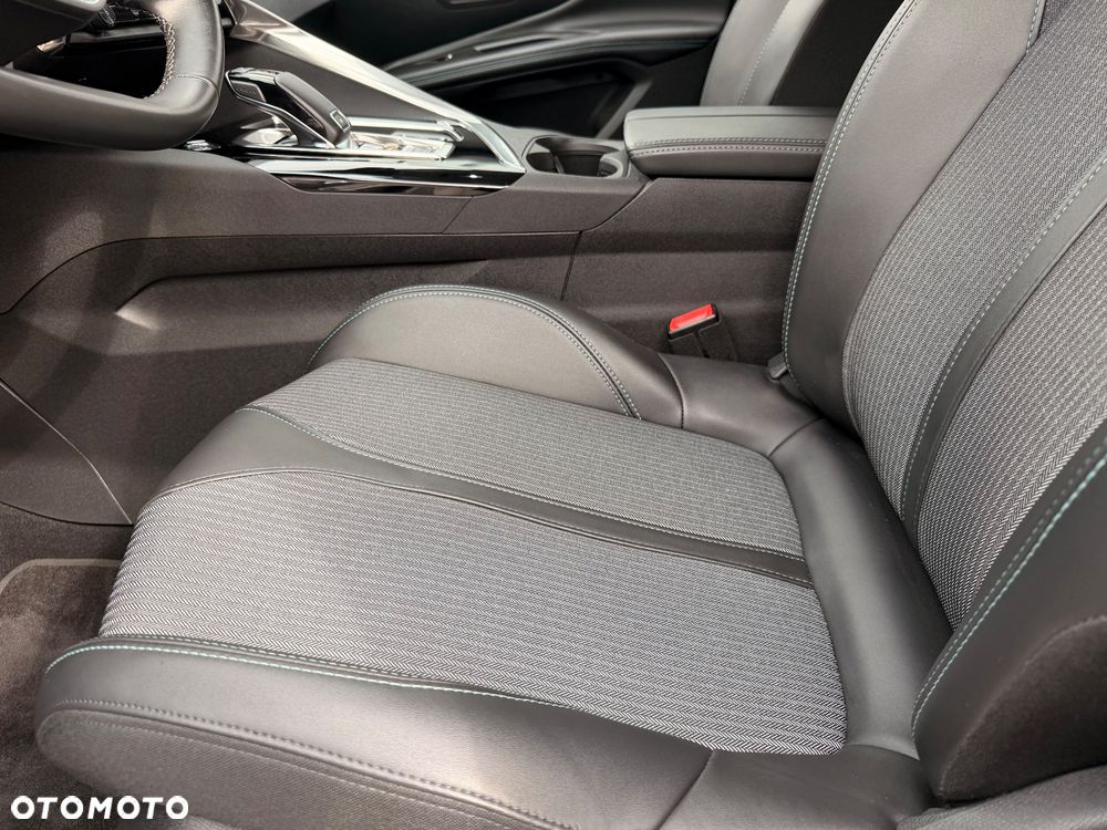 Peugeot 3008 BlueHDi 130 Stop & Start EAT8 Allure Pack - 28