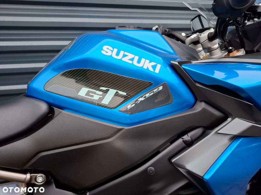 Suzuki GSX - 18
