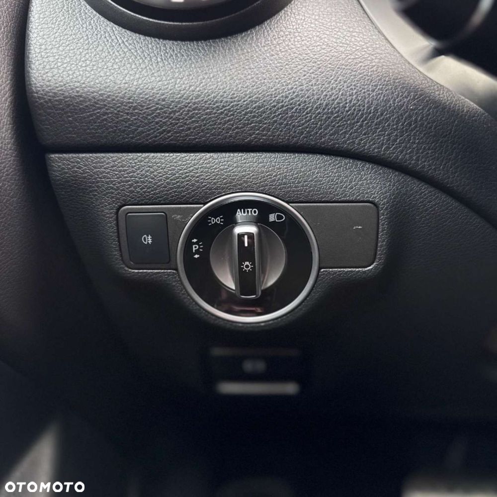 Mercedes-Benz GLA - 37