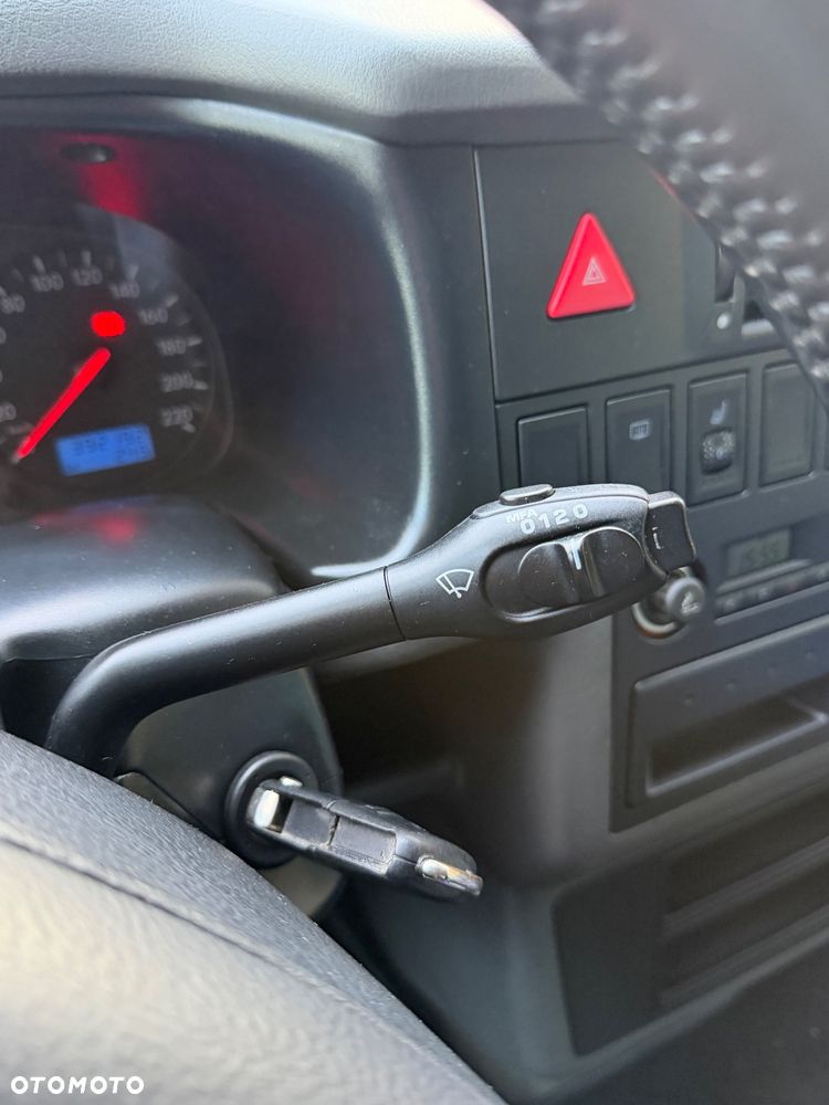 Volkswagen Multivan Standard - 8