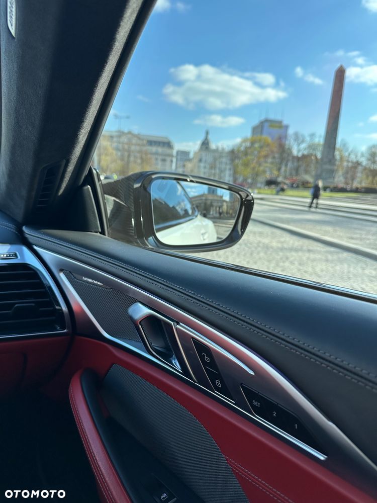 BMW Seria 8 - 24