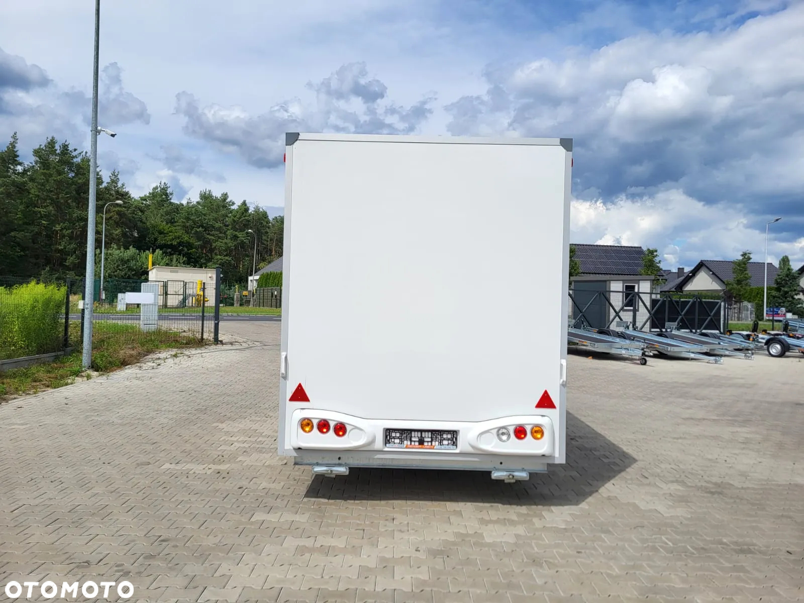 Niewiadów DOSTAWA 360x203x230! Przyczepa HANDLOWA Gastronomiczna dwuosiowa H13361H Ściany z LAMINATU! Jedno okno Koła 13C! - 14