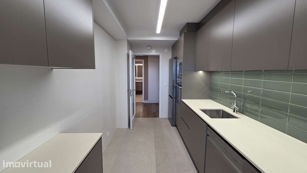 T2 Remodelado c/ Garagem Box e Vista Panorâmica | Paço de Rei - Grande imagem: 5/23