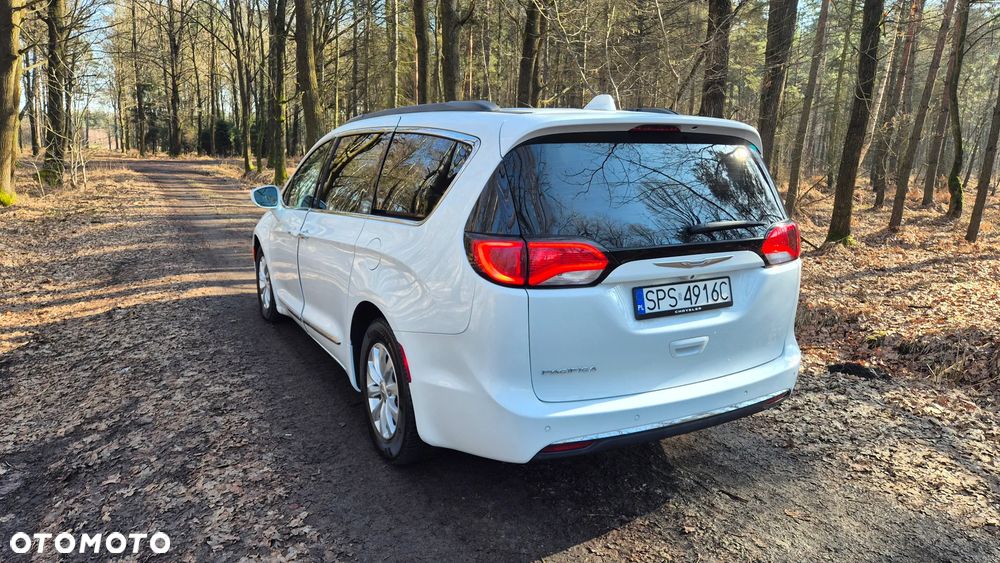 Chrysler Pacifica - 7