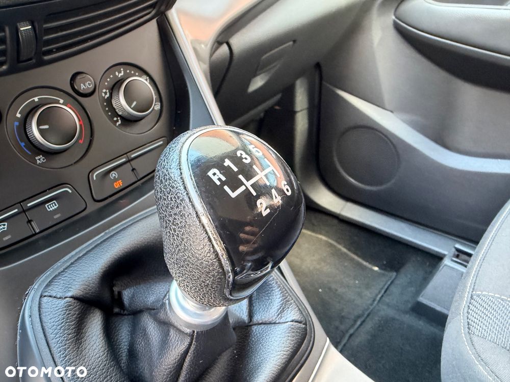Ford Kuga 1.6 EcoBoost 2x4 Trend - 13