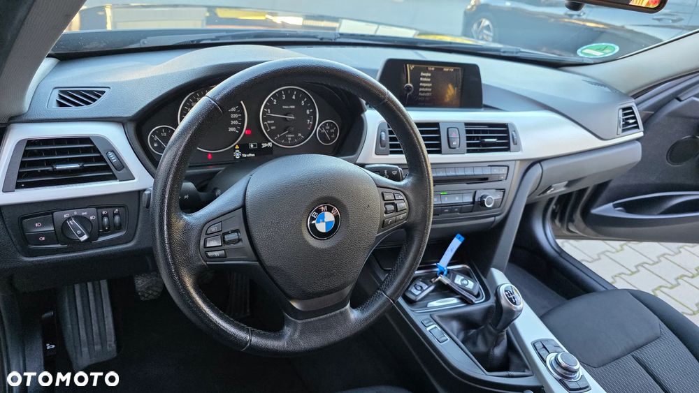 BMW Seria 3 320i Modern Line - 14