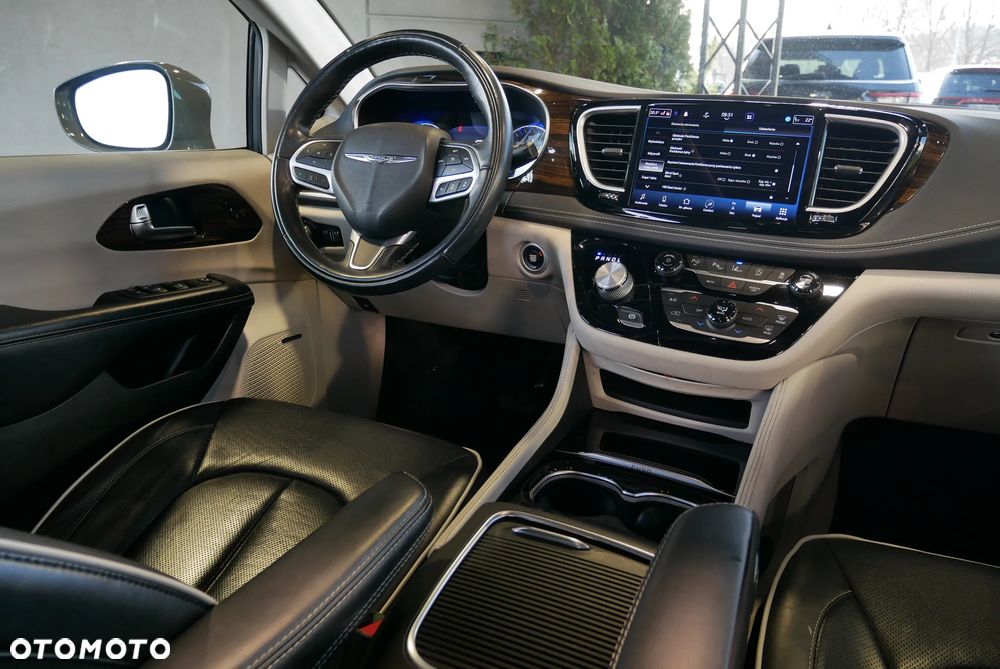 Chrysler Pacifica - 17
