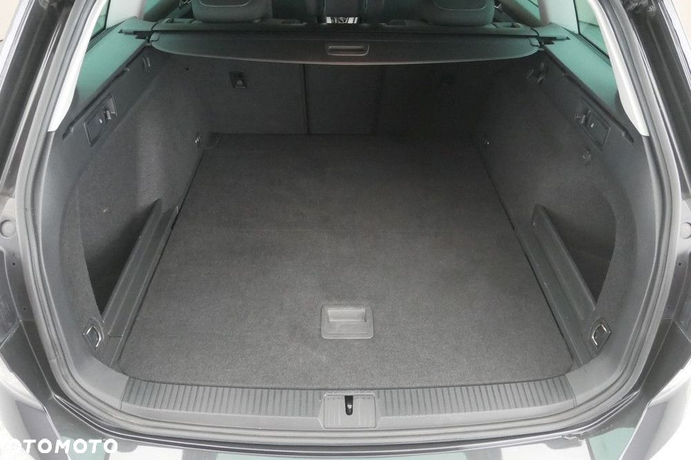 Volkswagen Passat Variant 2.0 TDI SCR Business DSG - 16