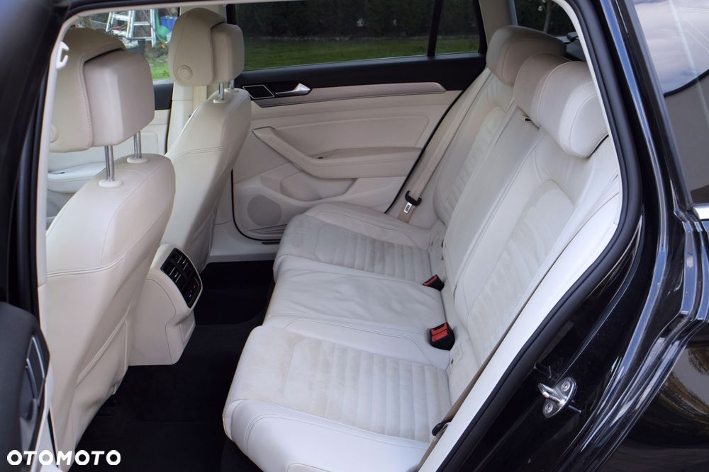 Volkswagen Passat 2.0 TDI (BlueMotion Technology) Highline - 23
