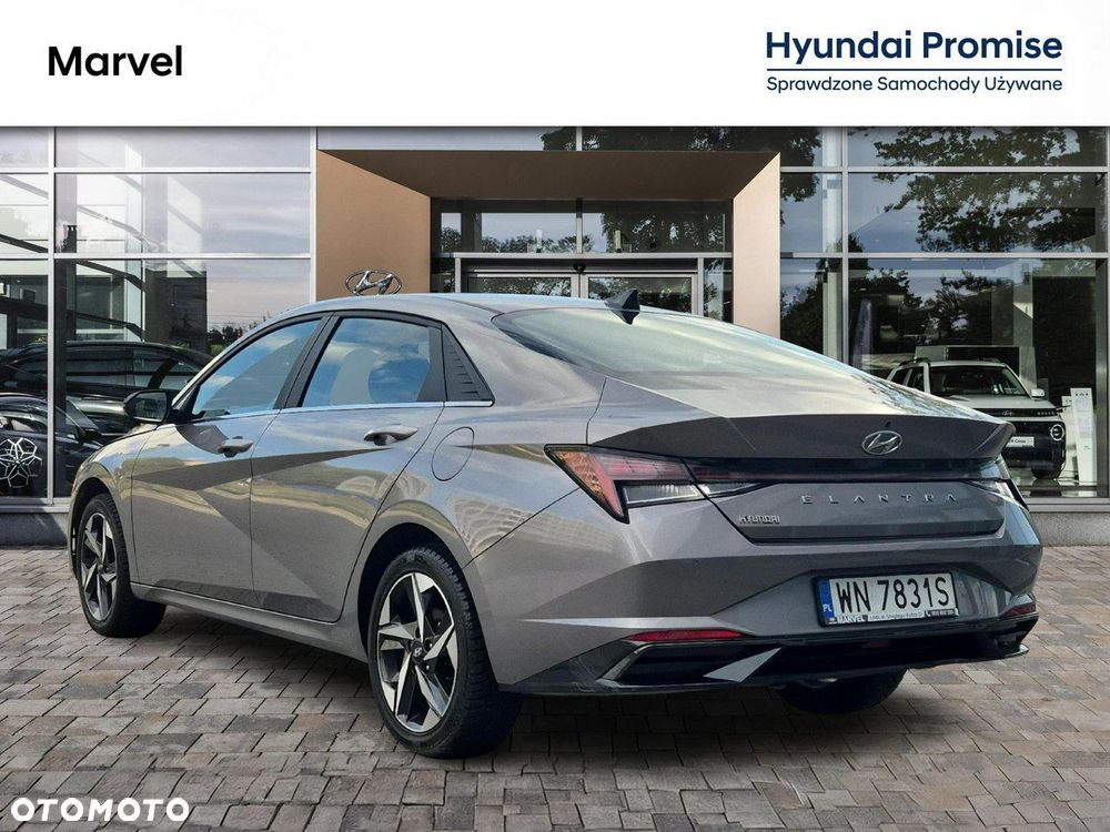 Hyundai Elantra - 3