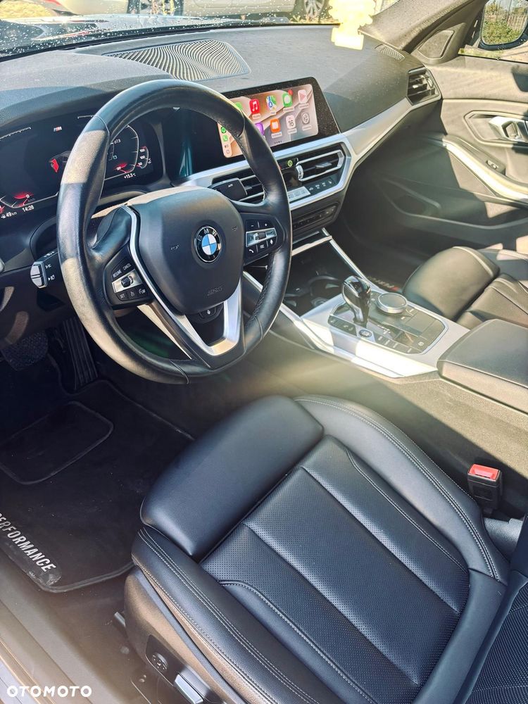BMW Seria 3 330i xDrive Sport Line - 14