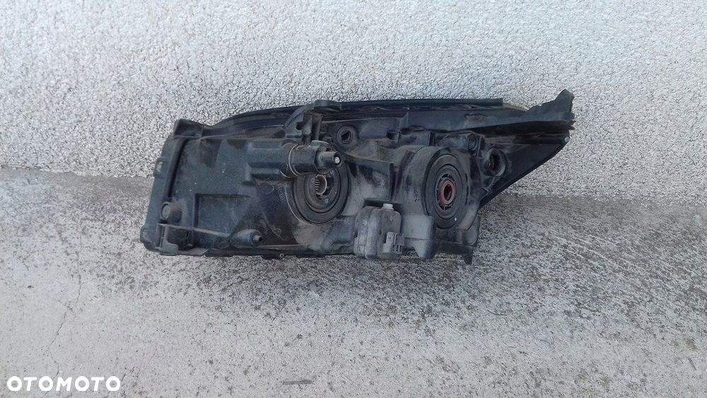 TOYOTA RAV 4 LIFT 09- LAMPA PRZEDNIA PRAWA CZARNA - 2