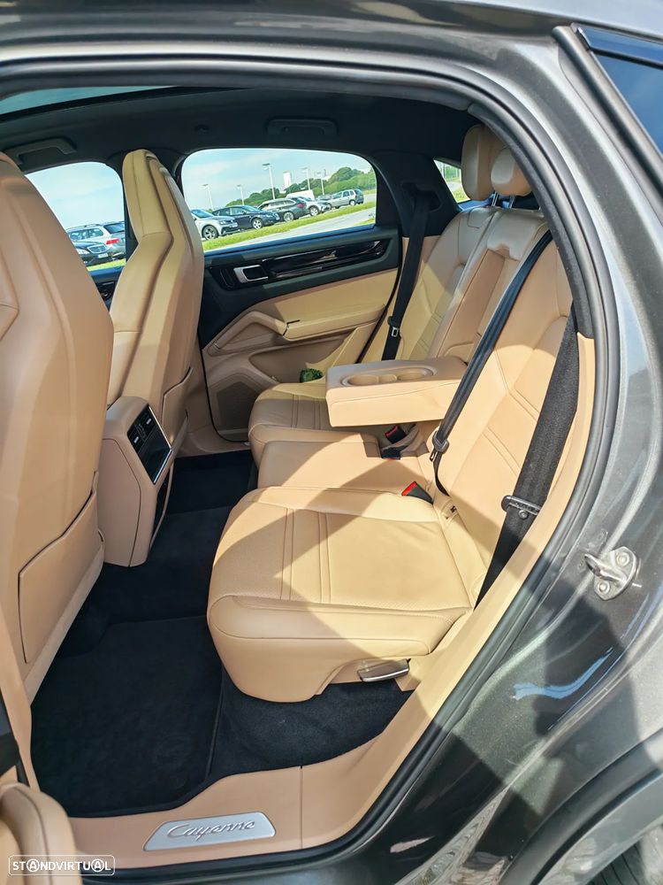 Porsche Cayenne Coupé E-Hybrid - 7