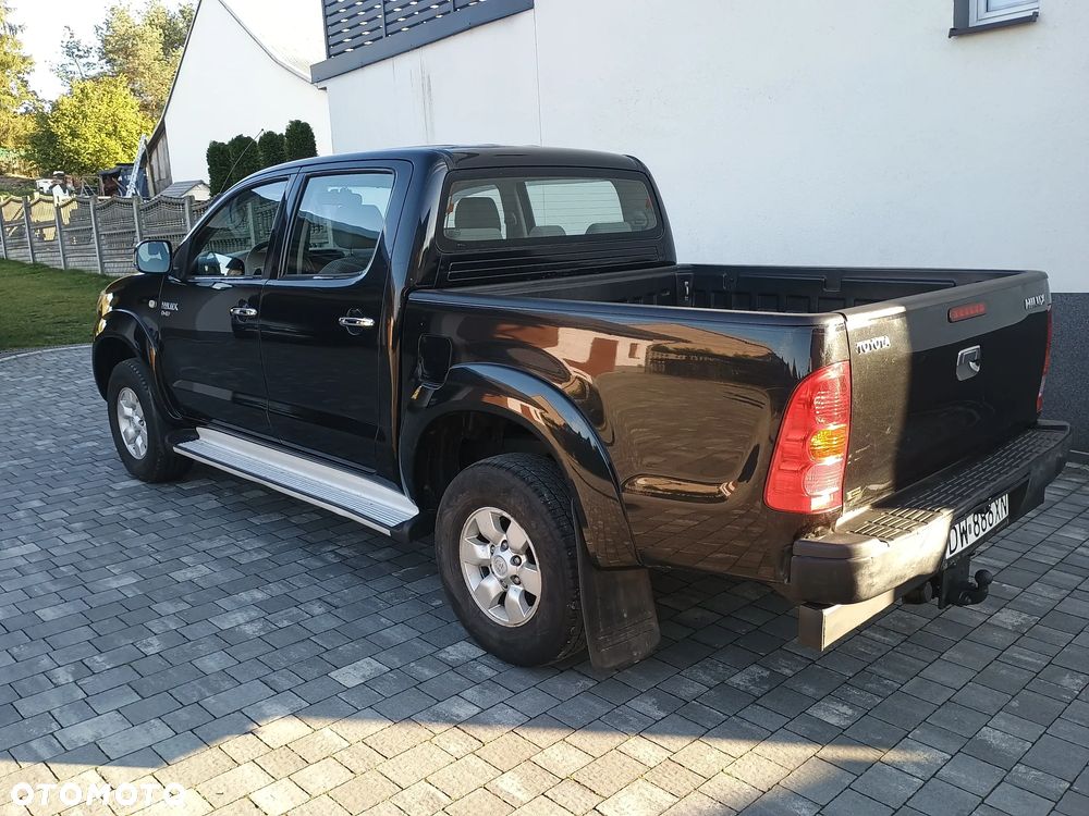 Toyota Hilux 2.5 D-4D DLX + - 4