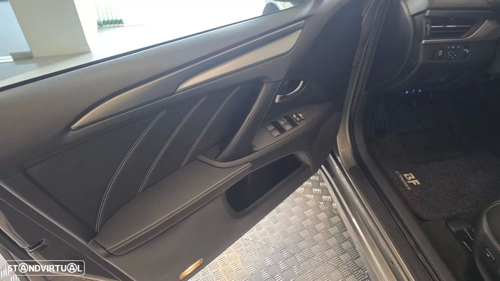 Toyota Avensis Touring Sports 2.0 D-4D Exclusive+GPS - 32