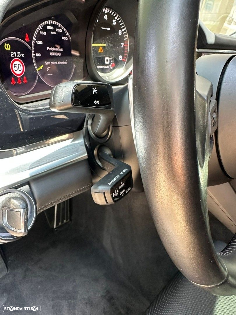 Porsche Panamera Sport Turismo 4 E-Hybrid - 9