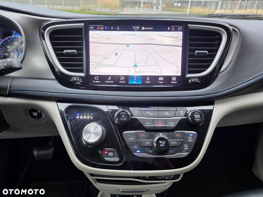 Chrysler Pacifica - 11