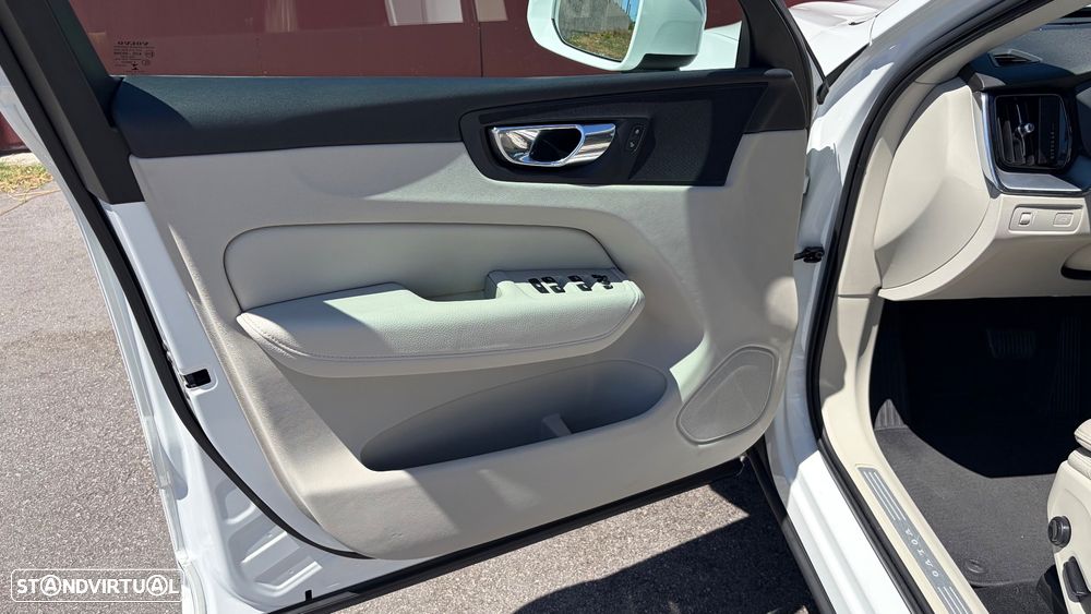 Volvo XC 60 D4 AWD Geartronic Momentum - 45