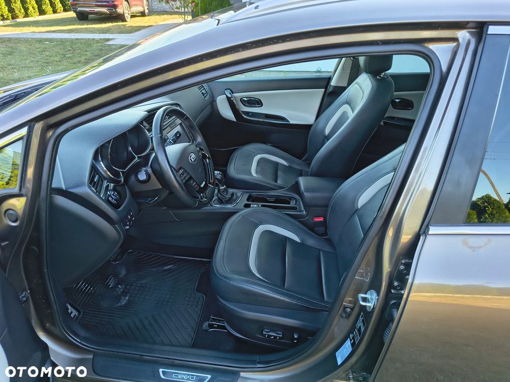 Kia Ceed 1.6 CRDi 136 ISG Platinum Edition - 11