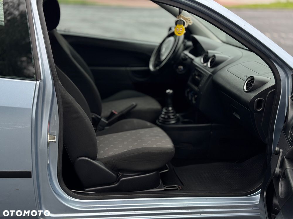 Ford Fiesta 1.3 Ambiente - 11