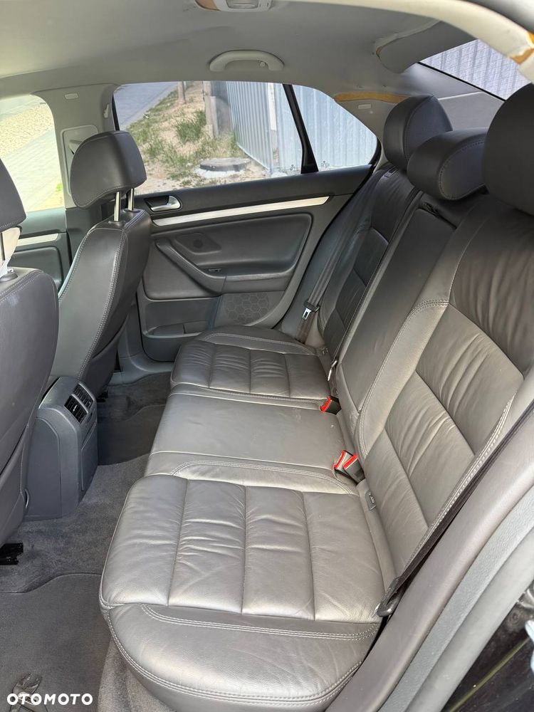 Volkswagen Jetta 2.0 FSI Comfortline - 18