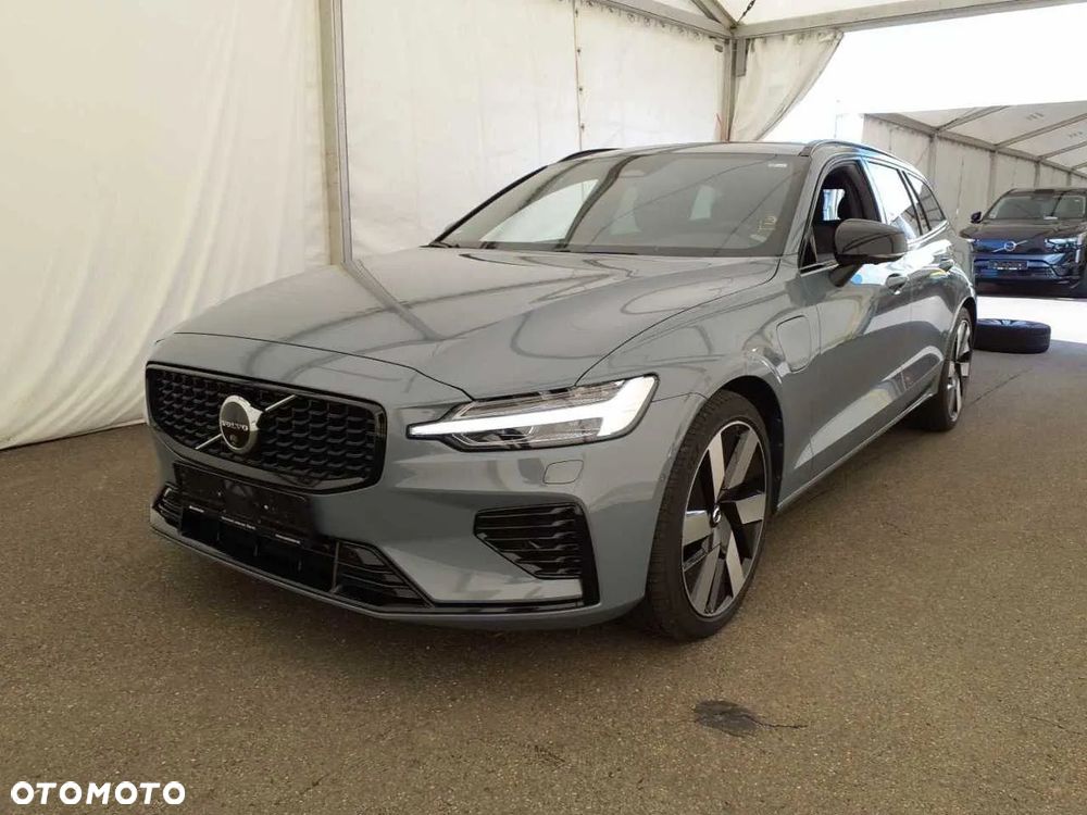 Volvo V60 T6 AWD Plug-In Hybrid Plus Dark - 2