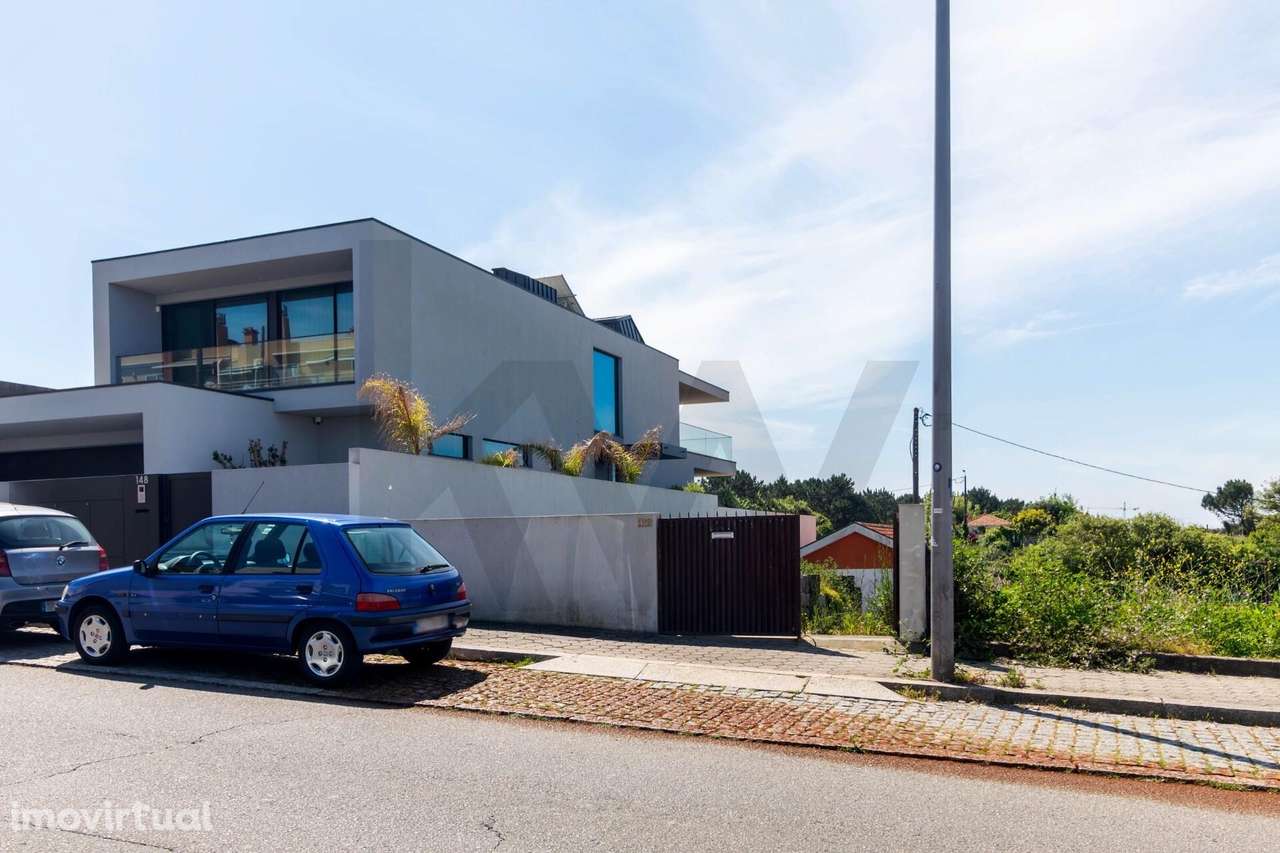 ️ Moradia T2 para Reabilitar a 200m da Praia de Salgueiros – Vila No - Grande imagem: 2/34