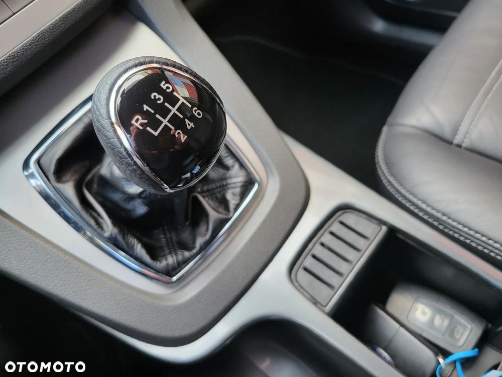 Ford Kuga 2.0 TDCi 4x4 Titanium - 27