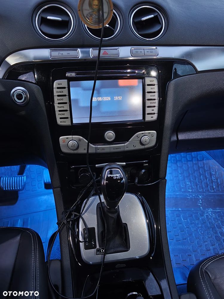 Ford S-Max - 11