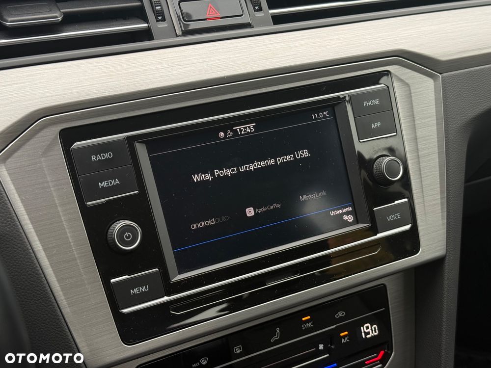 Volkswagen Passat - 32