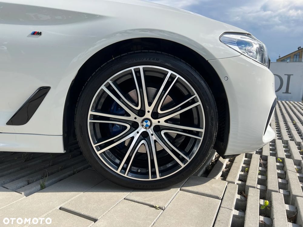 BMW Seria 5 530i xDrive M Sport sport - 12