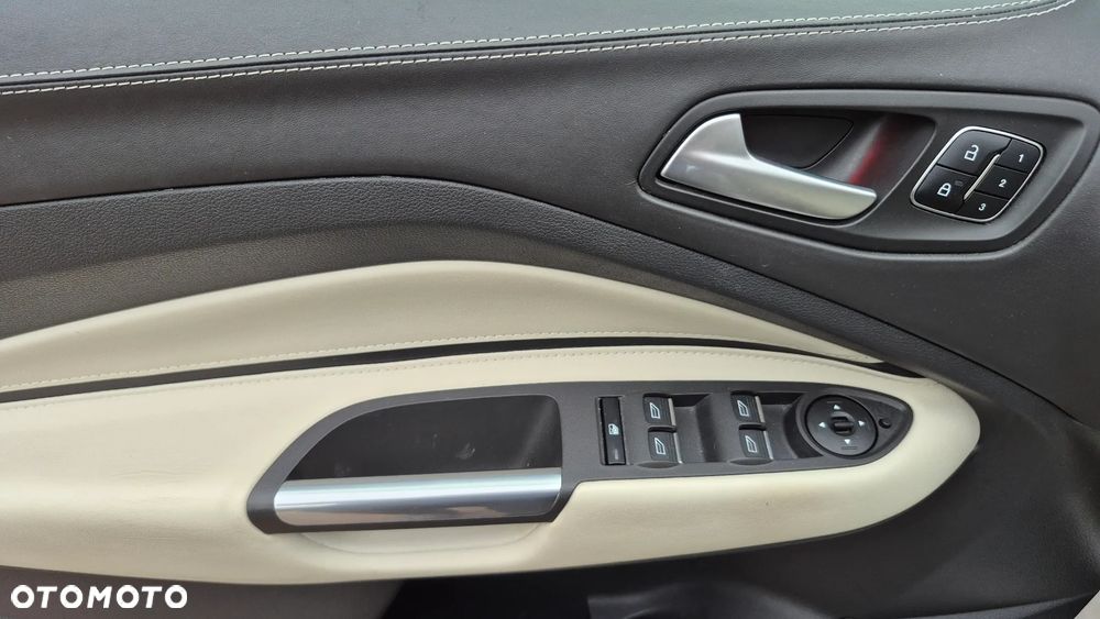Ford Kuga 2.0 TDCi 2x4 Vignale - 23
