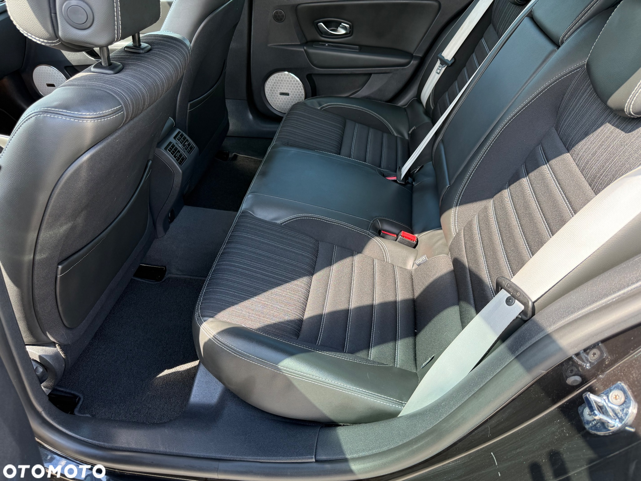 Renault Laguna dCi 110 FAP Bose Edition - 11