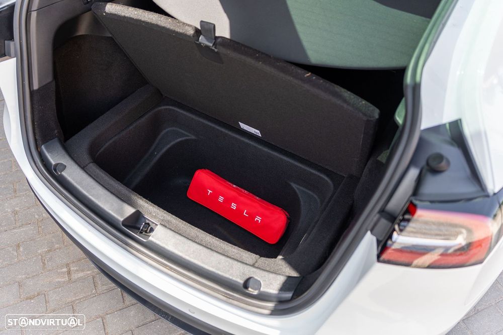 Tesla Model Y Long Range Dual Motor AWD - 36