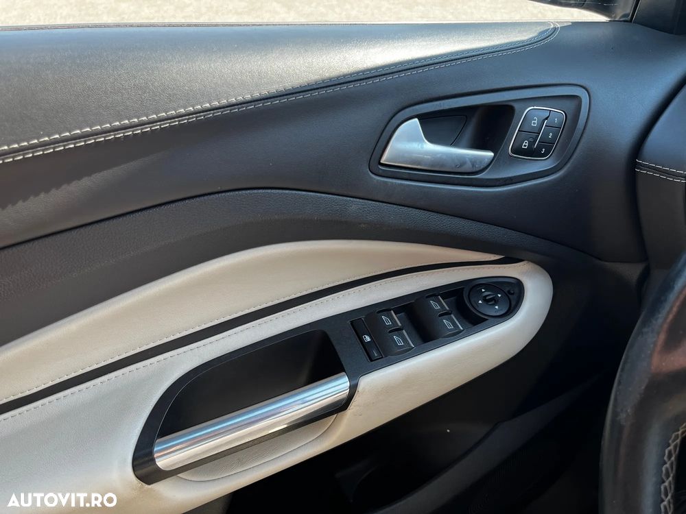 Ford Kuga 2.0 TDCi 4WD Powershift Vignale - 22