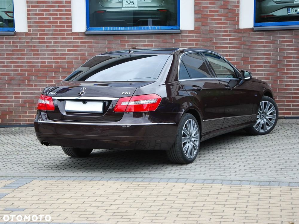 Mercedes-Benz Klasa E ver-200-cgi-blueefficiency-elegance - 24