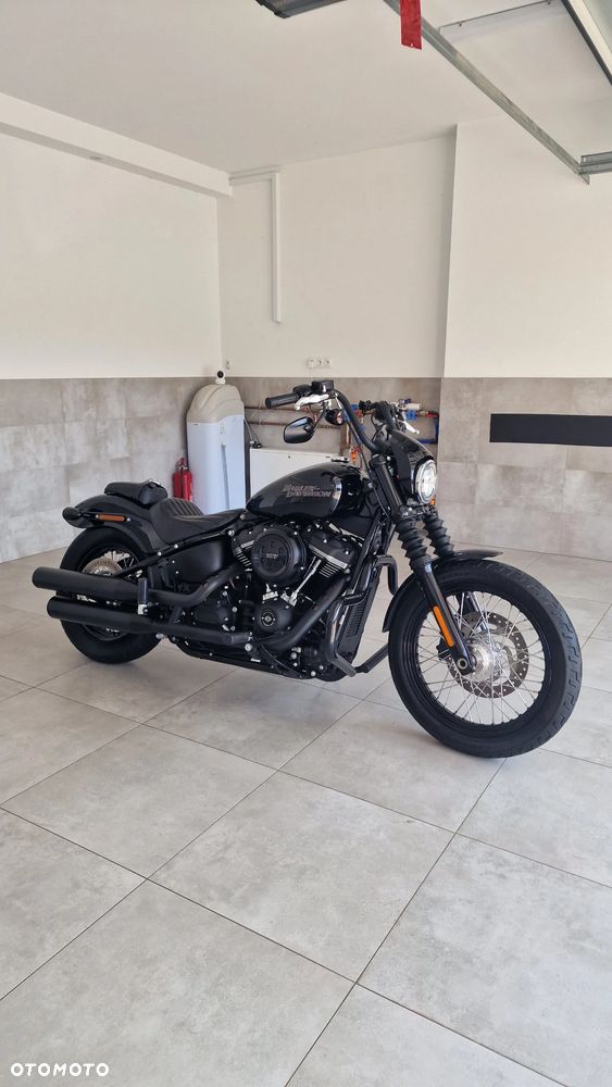 Harley-Davidson Softail Street Bob - 1