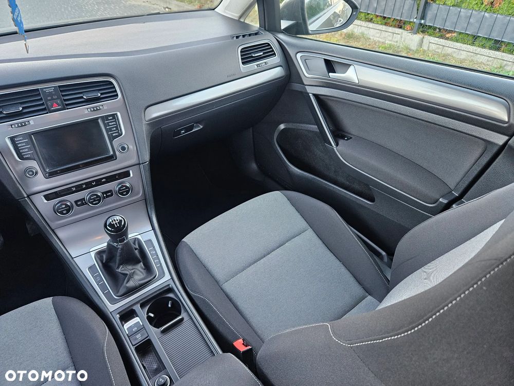 Volkswagen Golf - 32
