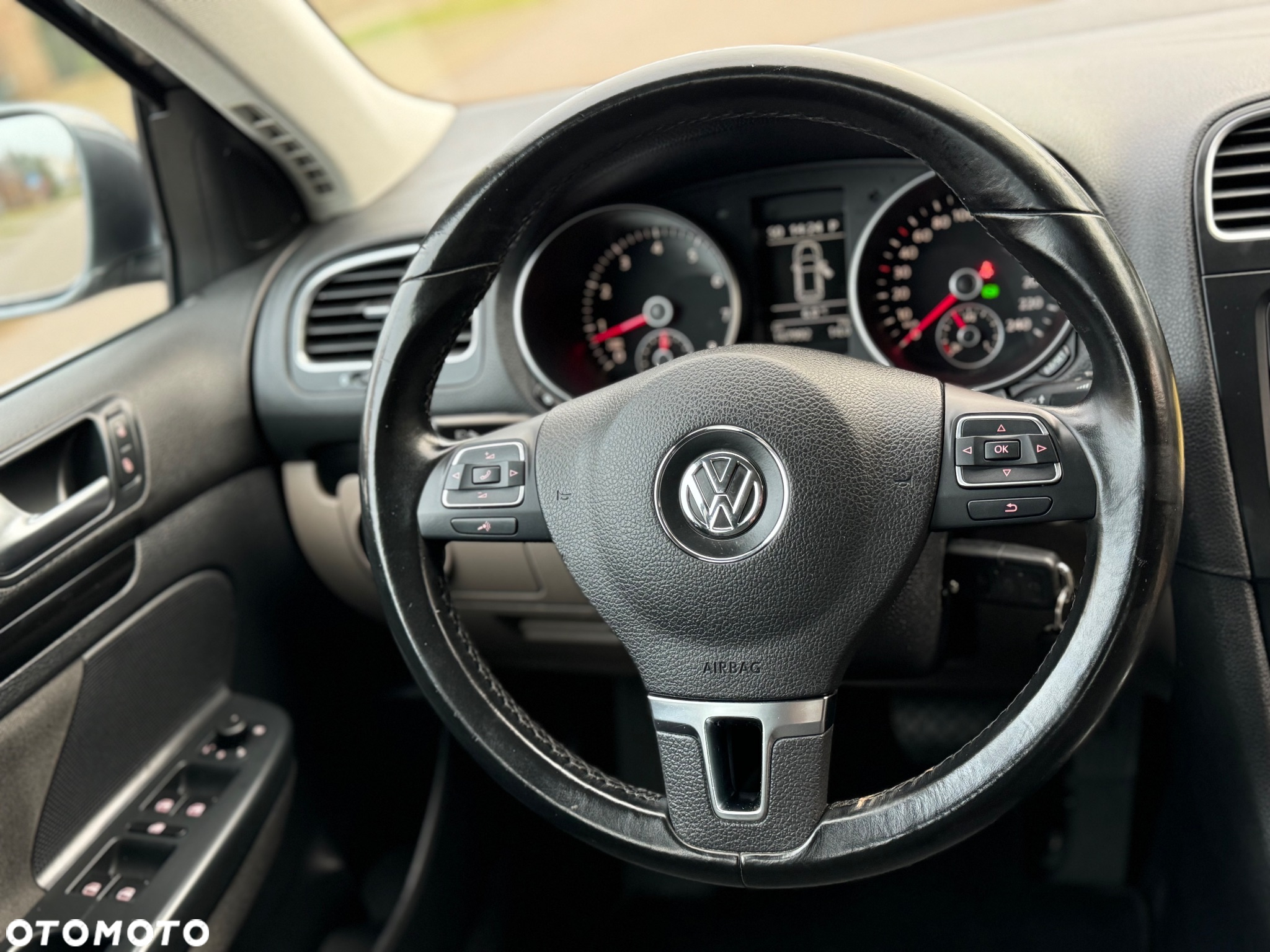 Volkswagen Golf 1.4 TSI BlueMotion Technology DSG Comfortline - 32